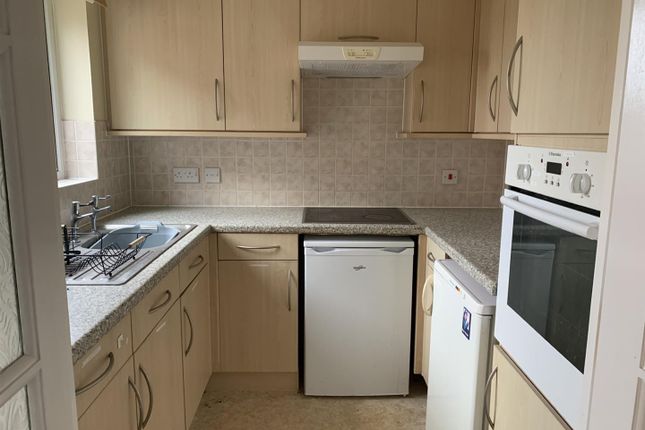 17 Allandale Court, Rectory Road, Burnham-On-Sea photo 3