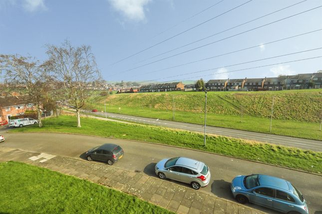 3, Treefield Close, Rotherham photo 4