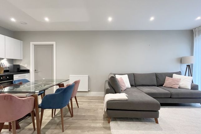 Flat for sale in 328 High Street, Sutton