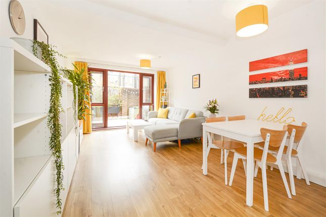 Thumbnail Flat for sale in New Goulston Street, London