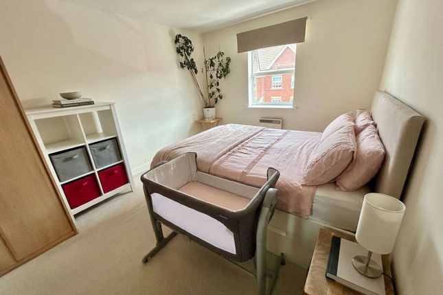 28 Holden Avenue, Manchester photo 4