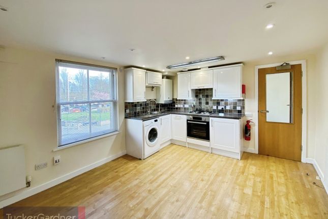 Flat 3, Cambridge photo 4