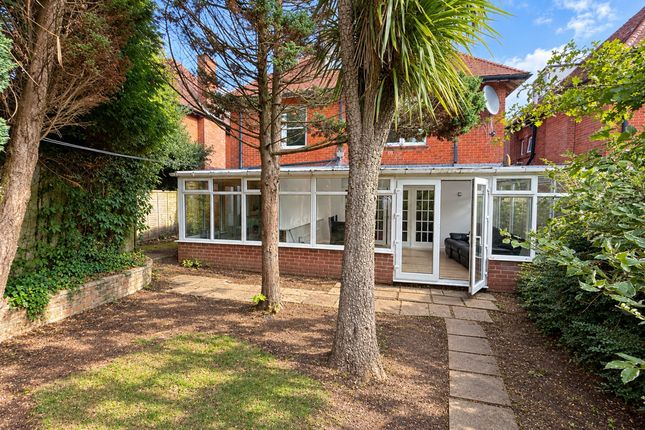 10 Bryanstone Road, Bournemouth photo 4