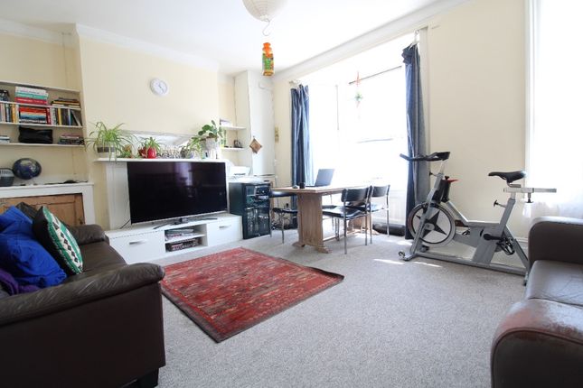 Flat to rent in Warleigh Road, Brighton BN1