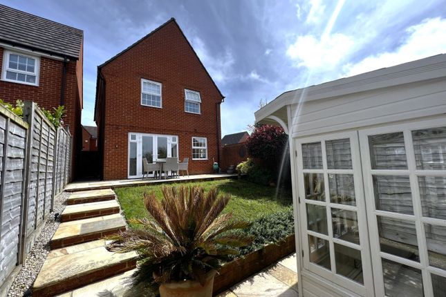 Detached house for sale in Meadowcroft Close, Clanfield, Waterlooville, Hampshire