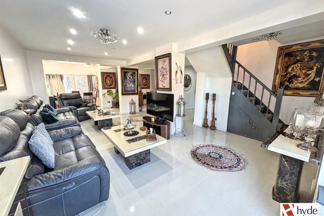 11, Windsor Crescent, Prestwich photo 2