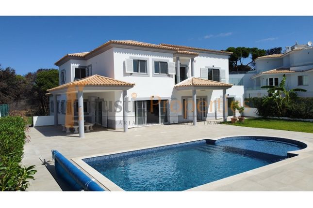 Villa for sale in Almancil, Loulé, Faro