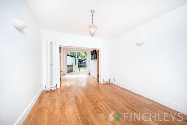 4 Holders Hill Crescent, London photo 4