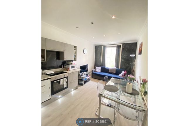 Flat to rent in Porchester Square, London