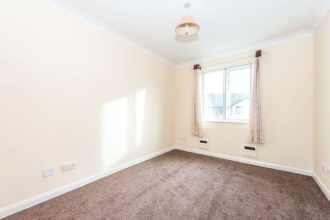 Flat for sale in Grove Road, Hounslow