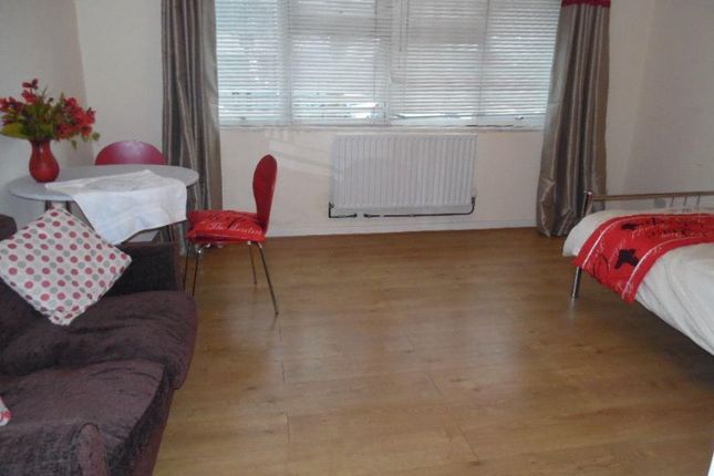 114, North Tenth Street, Milton Keynes photo 4