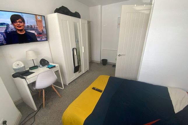 Thumbnail Room to rent in Roberts Road HP13 6Xd,