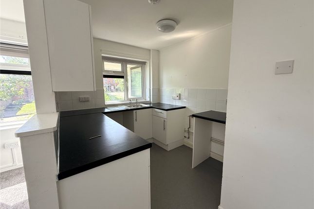 52^, Berkeley Close, Hertfordshire photo 2