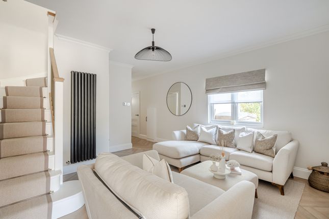 107, Rook Lane, Caterham photo 4