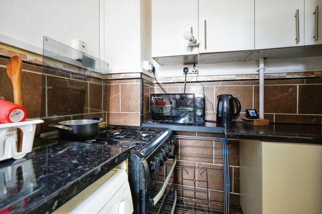 Flat for sale in Old Kent Road, London