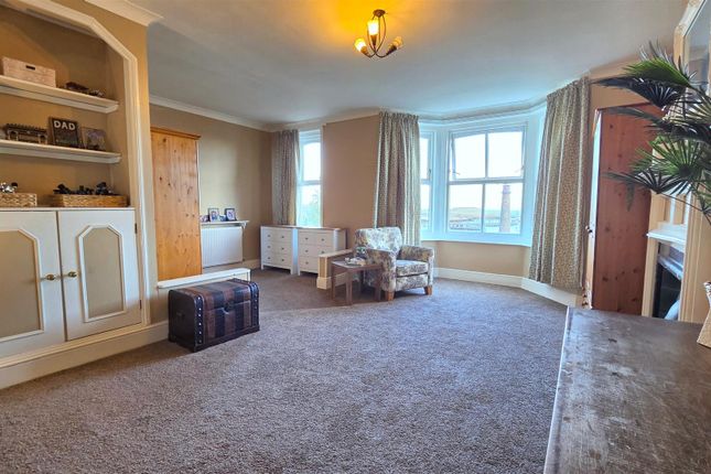 19, Cliff Hill, Gorleston photo 4