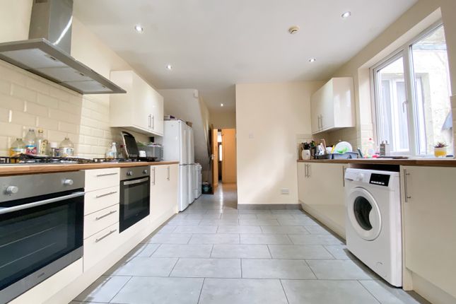 17, Llanbleddian Gardens, Cardiff photo 3