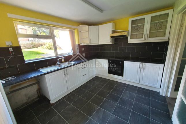 30, Lidgate Gardens, Dewsbury photo 2