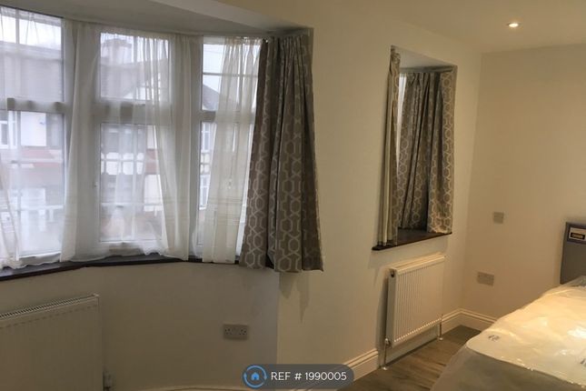 Room to rent in Aintree Crescent, Ilford