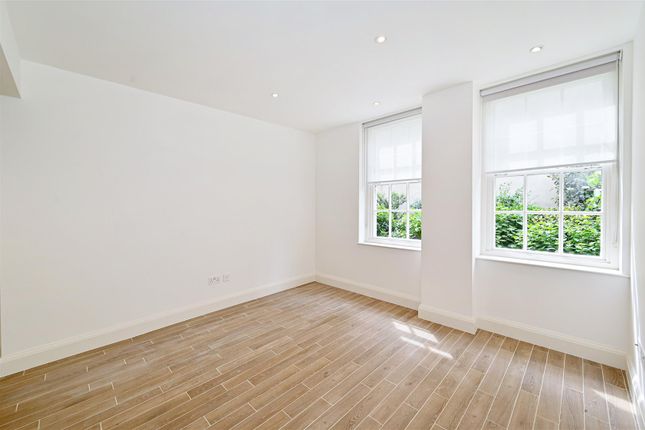 Flat to rent in 15 Portman Square, London