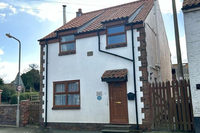 3-bed detached on Main Street, Scarborough, £211,000
