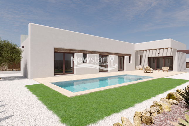 Villa for sale in Alicante, Algorfa, La Finca Golf