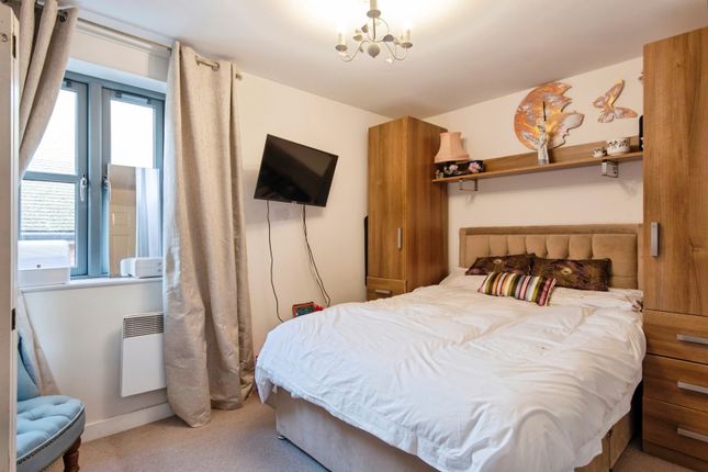 81, Coopers Yard, Hitchin photo 4
