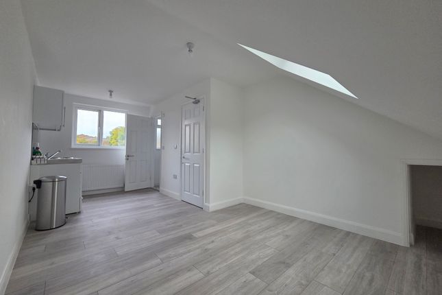 Room 5, Chatham photo 4