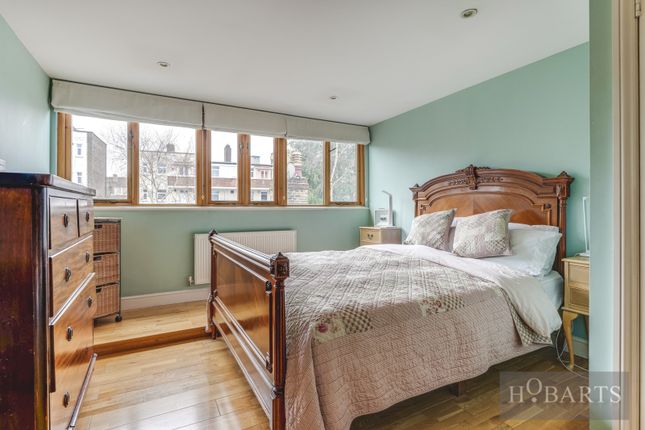 End terrace house for sale in Ashmount Road, Whitehall Park, London