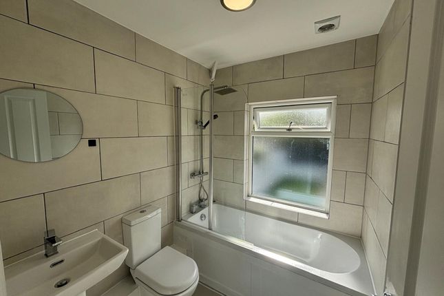 39 Chamberlain Road, Neath photo 4