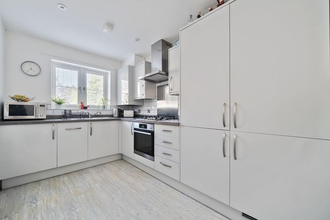 2, Alberta Close, Liphook photo 2