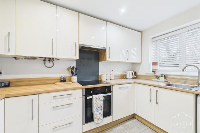 2, Windsor Gardens, Croft photo 3