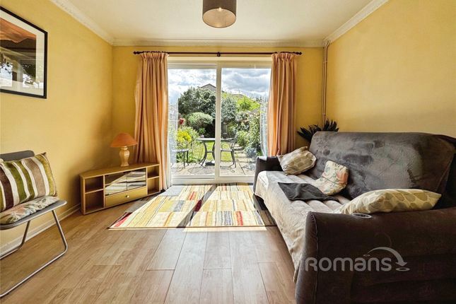 16, May Close, Sandhurst photo 3