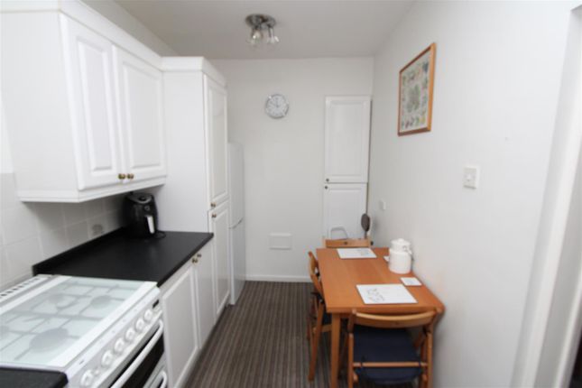 26, Ley Fleaks Road, Bradford photo 5