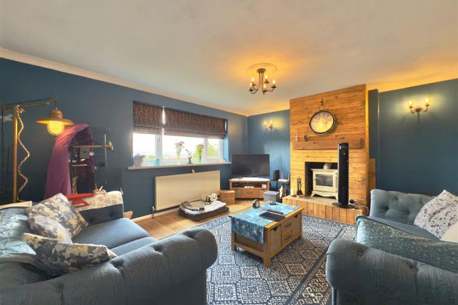 5, Moorside Close, Barnsley photo 2