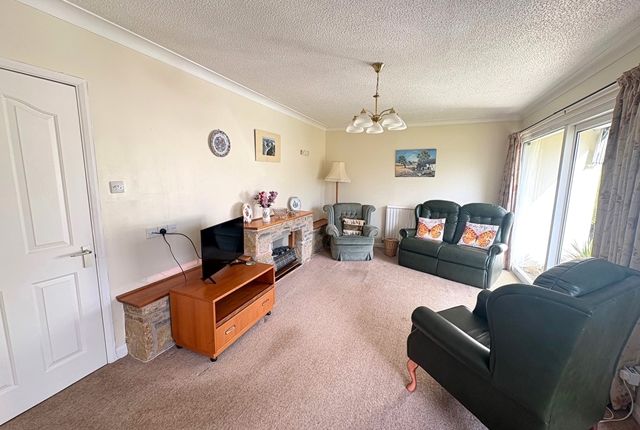 20, The Pines Devon, Honiton photo 3