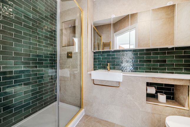 58C, Colvestone Crescent, London photo 3