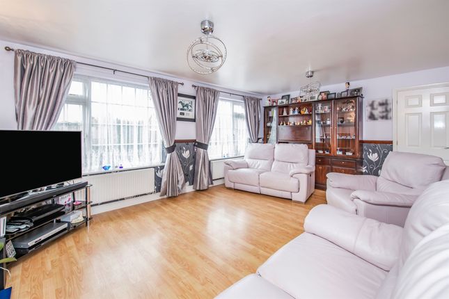 Rochester Gardens Market Harborough Le16 3 Bedroom Detached