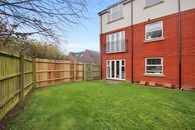78, Tyne Way, Rushden photo 4