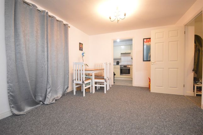 45, Nottage Crescent, Essex photo 3