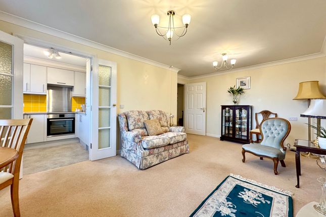Flat 34, Dove Court Swan Lane, Faringdon photo 4