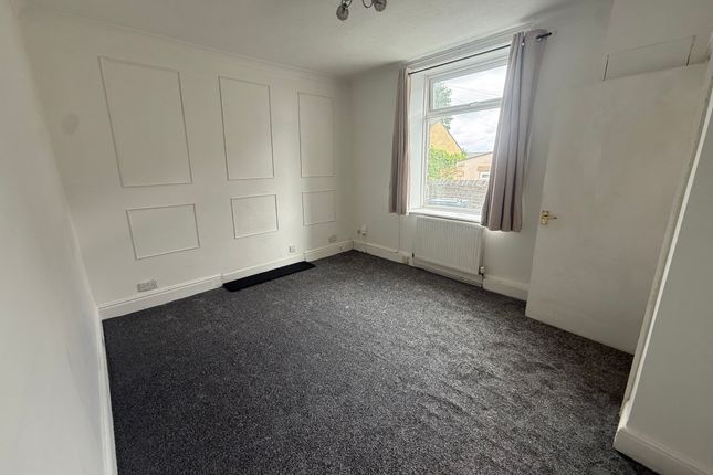 248, Blackmoorfoot Road, HUDDERSFIELD photo 4