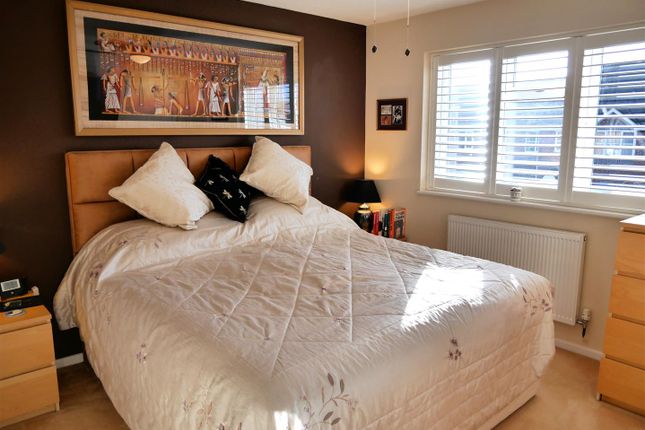 18, Park Close, Calne photo 4