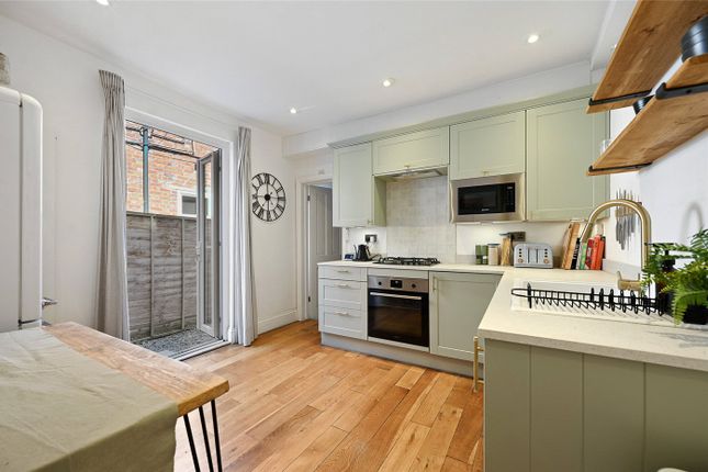 64, Oaklands Grove, London photo 4