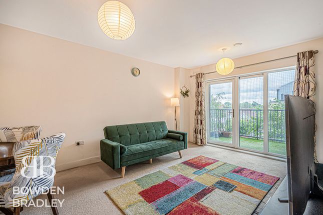 Flat 4, 49 Clarence Avenue, Ilford photo 3