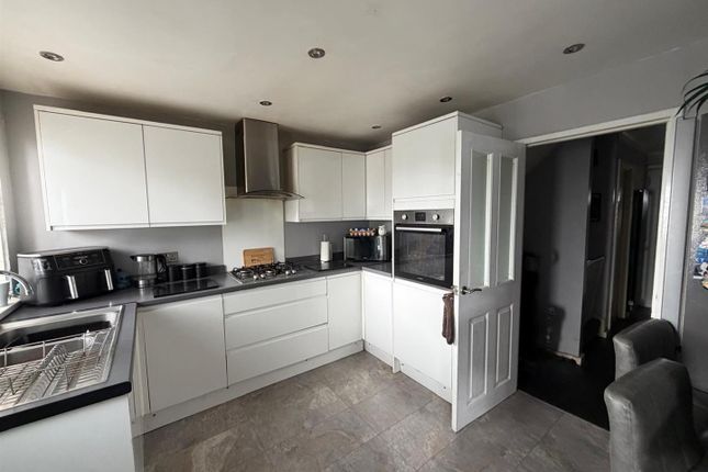 12, Naburn Chase, Leeds photo 3