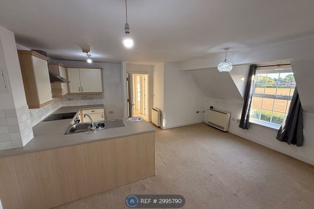 Flat, Poplar Close, Bexhill-On-Sea photo 2