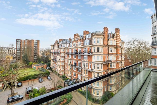 Flat to rent in Lancer Square, London