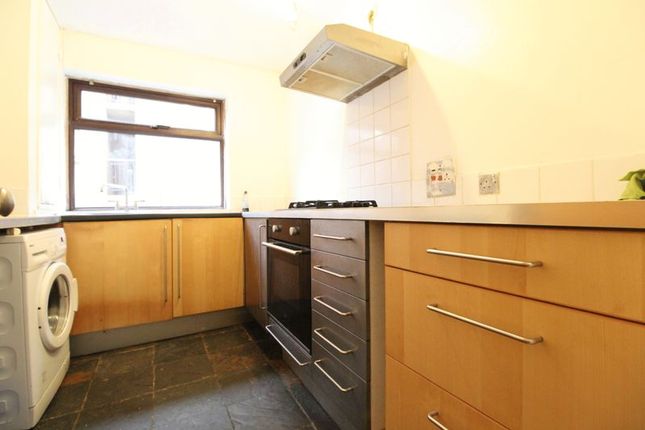 44 Hilltop Court, Downs Road, Luton photo 2