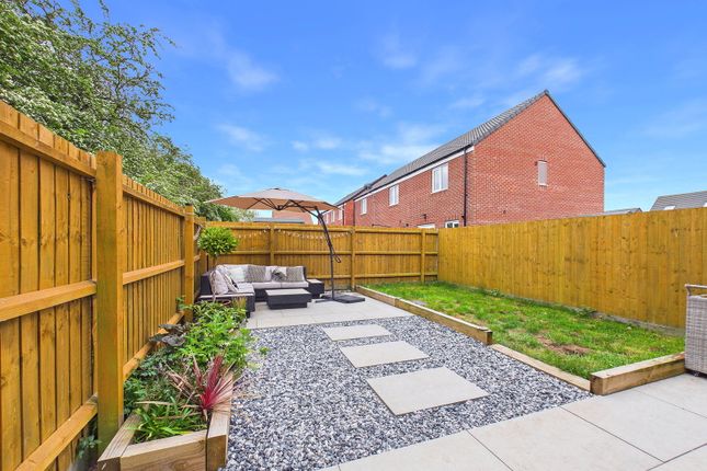 46, Peregrine Gardens, Mansfield photo 2